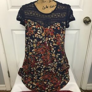 Speechless Floral Tunic Top.   089